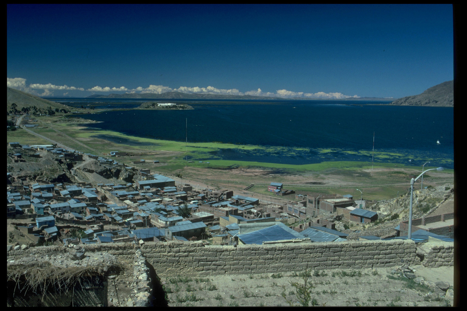 Ausblick auf den Titicacasee in der nähe von Puno, Peru