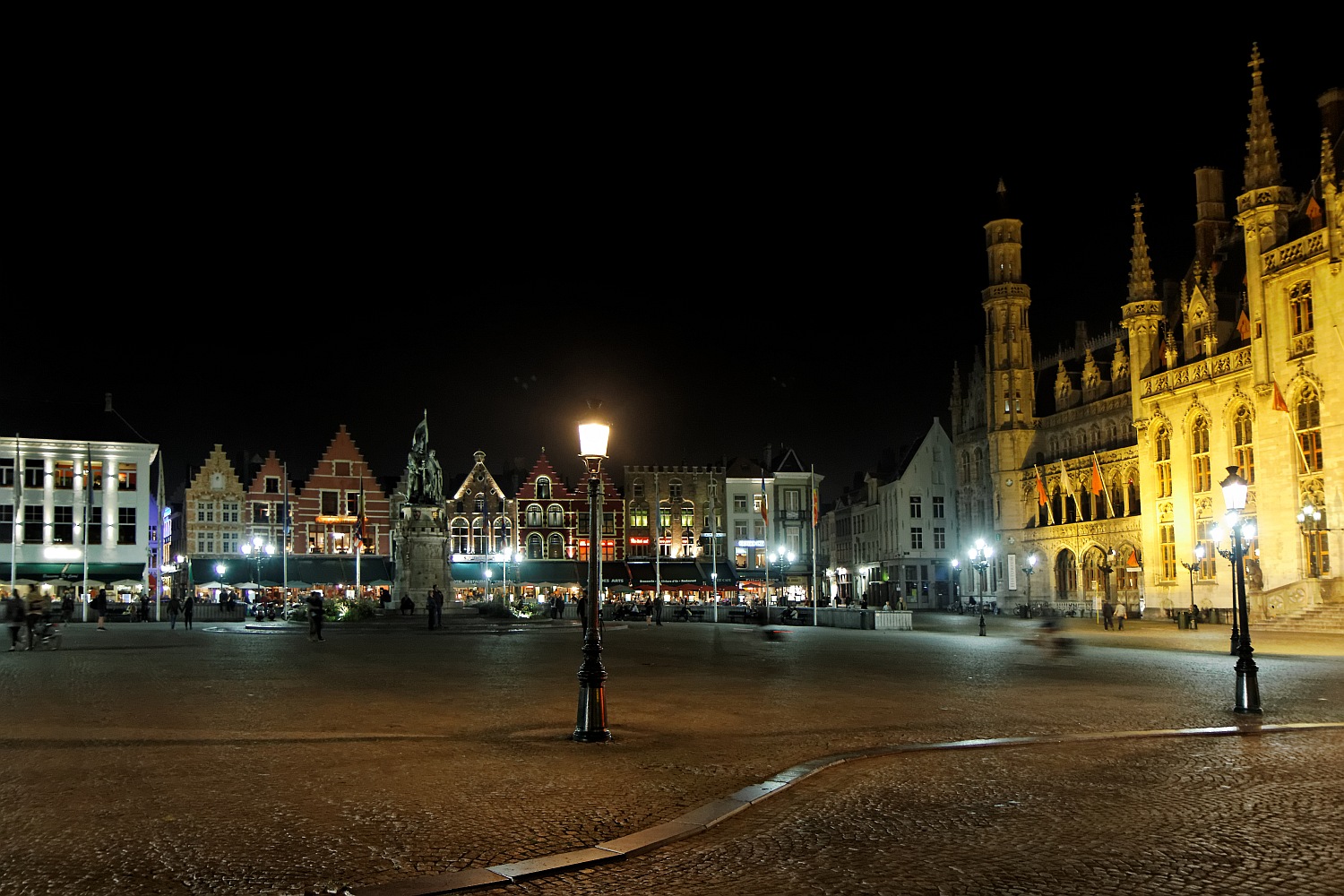 Brügge, Marktplatz by night