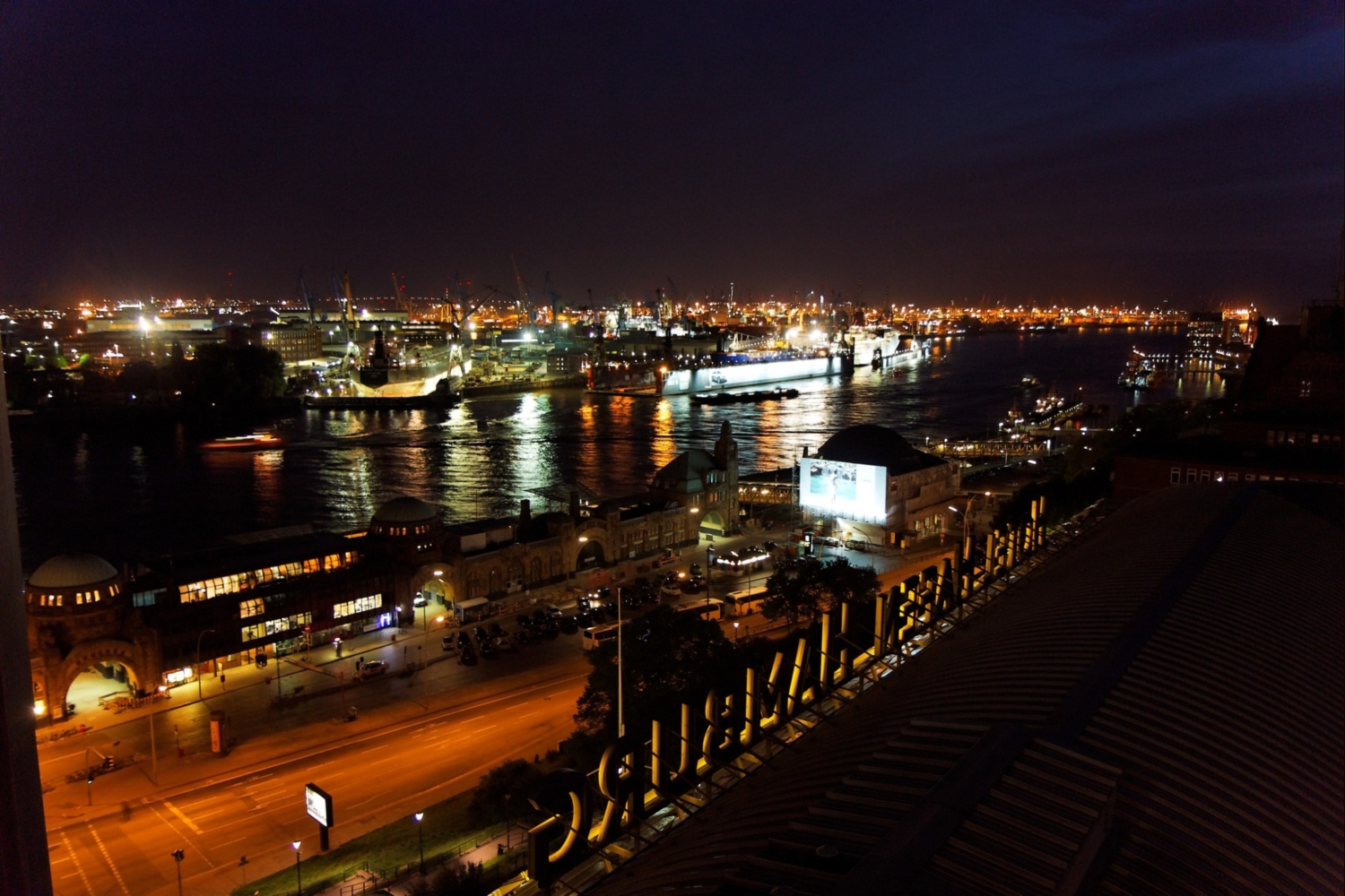 Hafen Hamburg by night