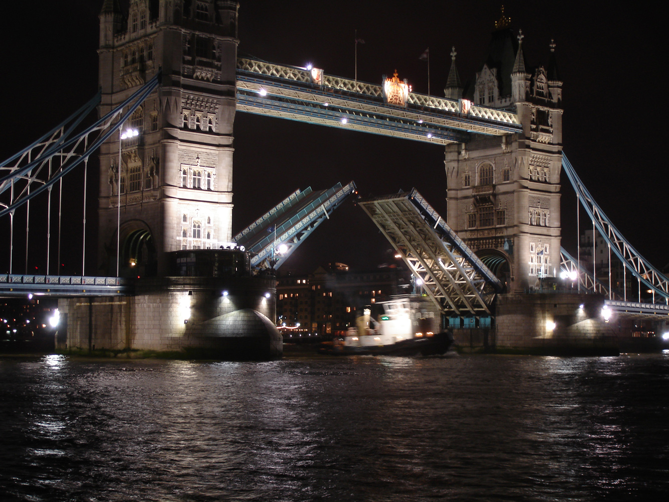 London mit Fotos von St Paul's Cathedral, The Anchor Pub, Bankside, London, Tower Bridge, Tower Bridge by night, Tower bridge lift, Riesenrad London Eye by night, Typische Telefonzelle in London.