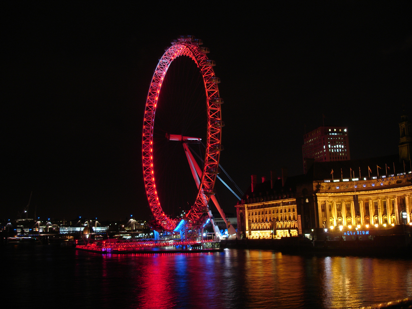 Riesenrad London Eye by night