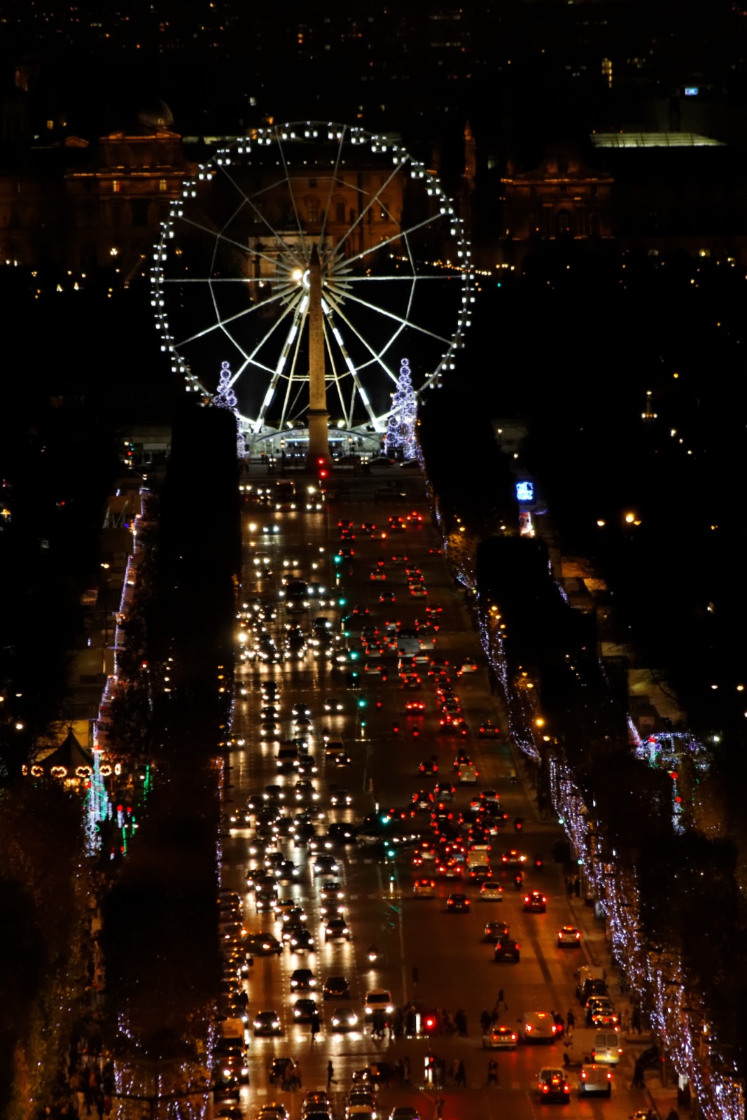 Champs Élysées by night, Blick vom Arc de Triomphe, Paris