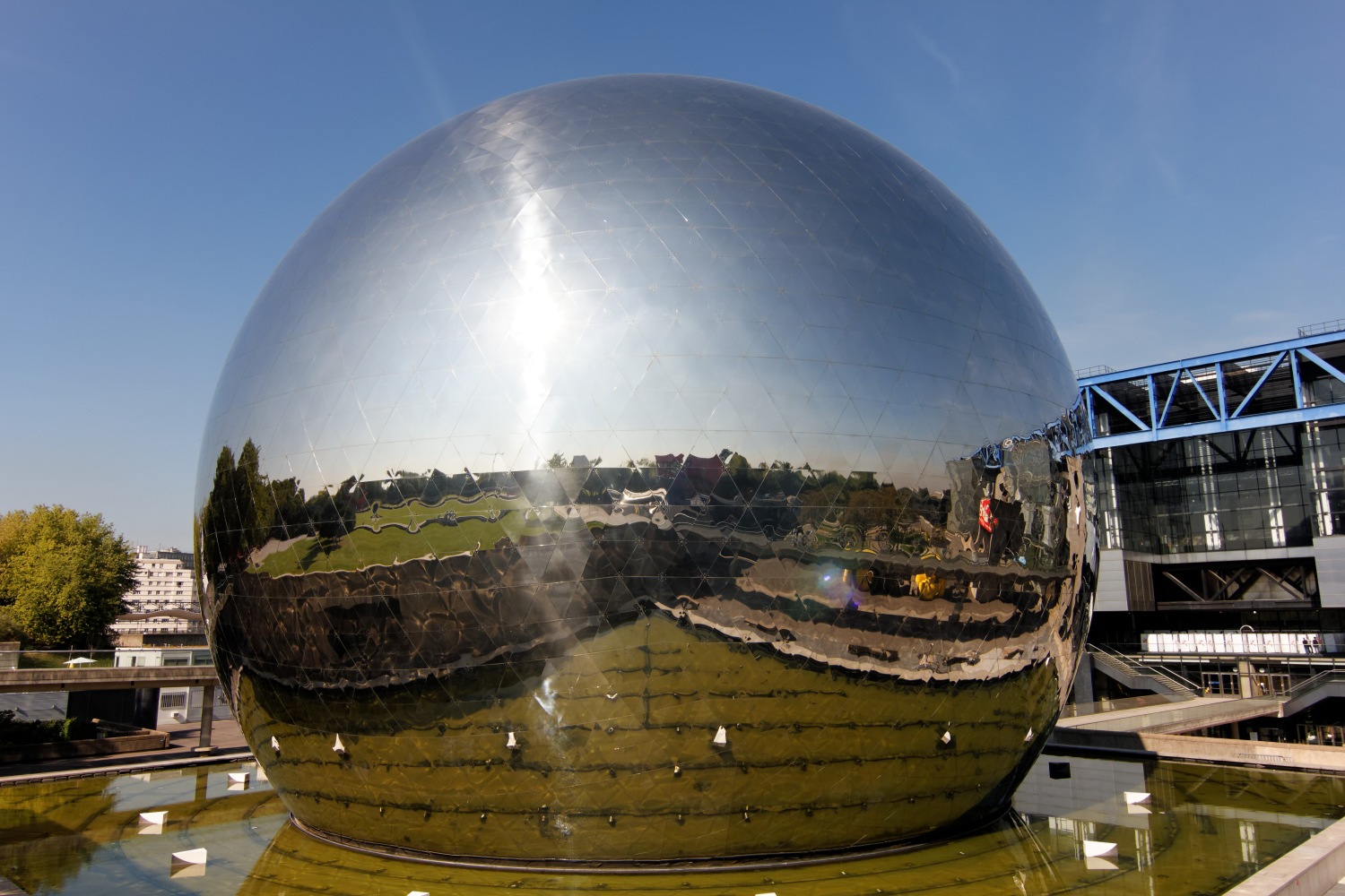 La Géode, Parc de la Villette, Paris La Géode, Parc de la Villette, Paris